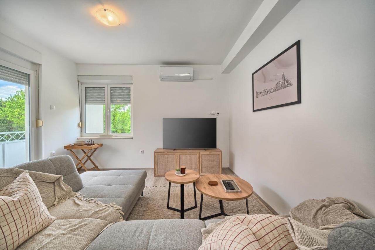 A2- Luxury W Big Balcony 4 Min Walk To
