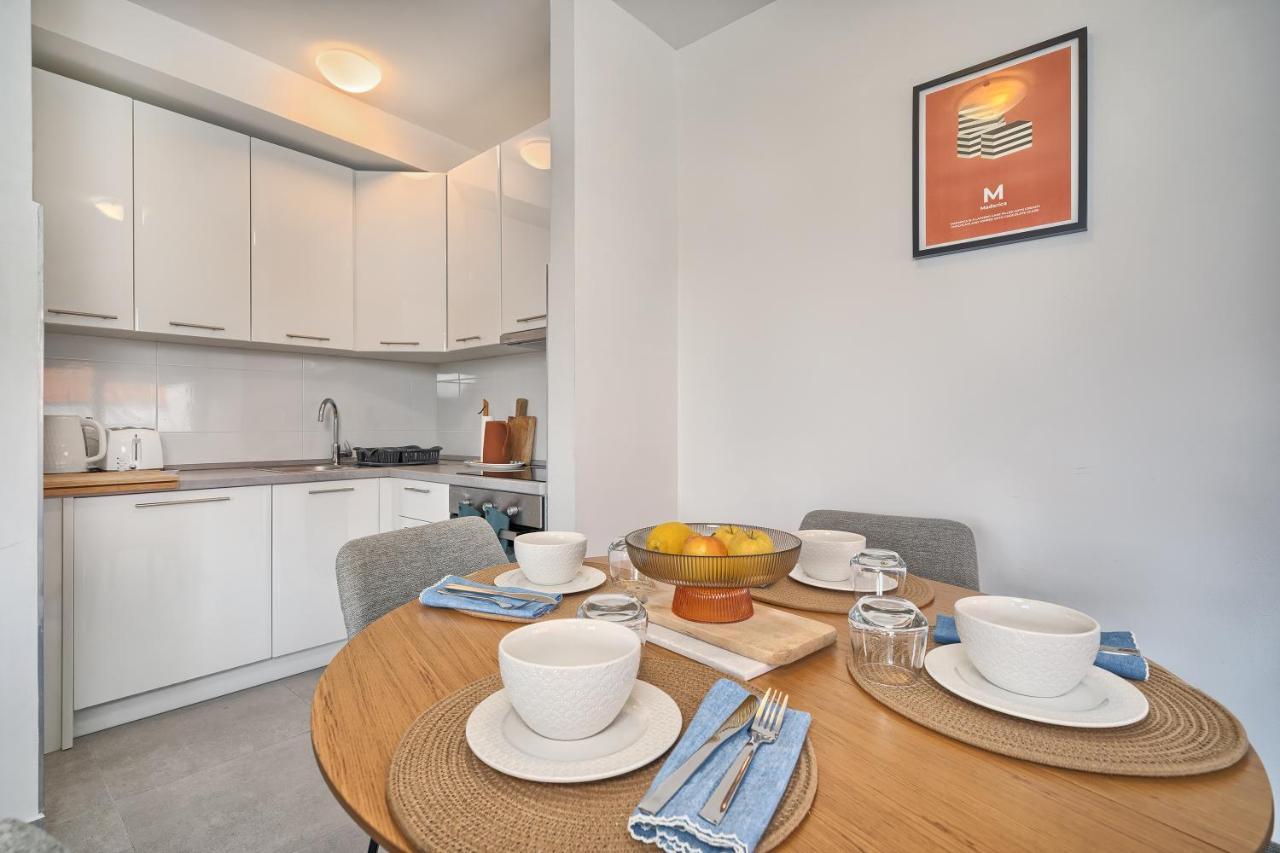 A2- Luxury W Big Balcony 4 Min Walk To